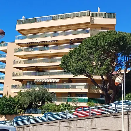 Apartment F1 Avec Jardin, Proche Du Palais Des Festivals Et Des Plages